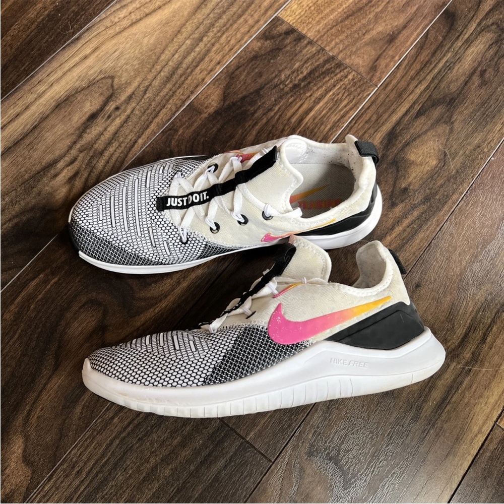 Nike Women’s Free TR8 black/white/laser fuchsia size 8.5